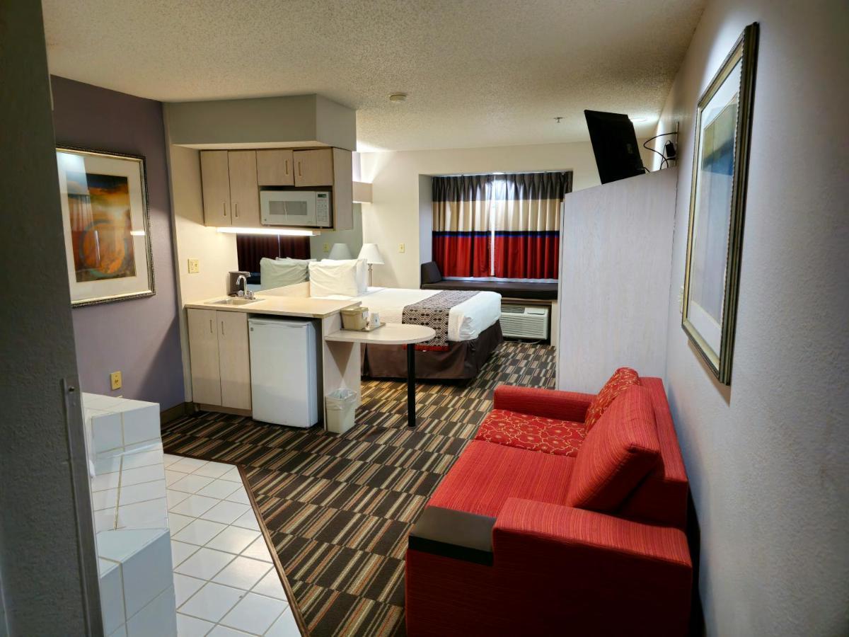 Microtel Inn & Suites Claremore Exterior photo